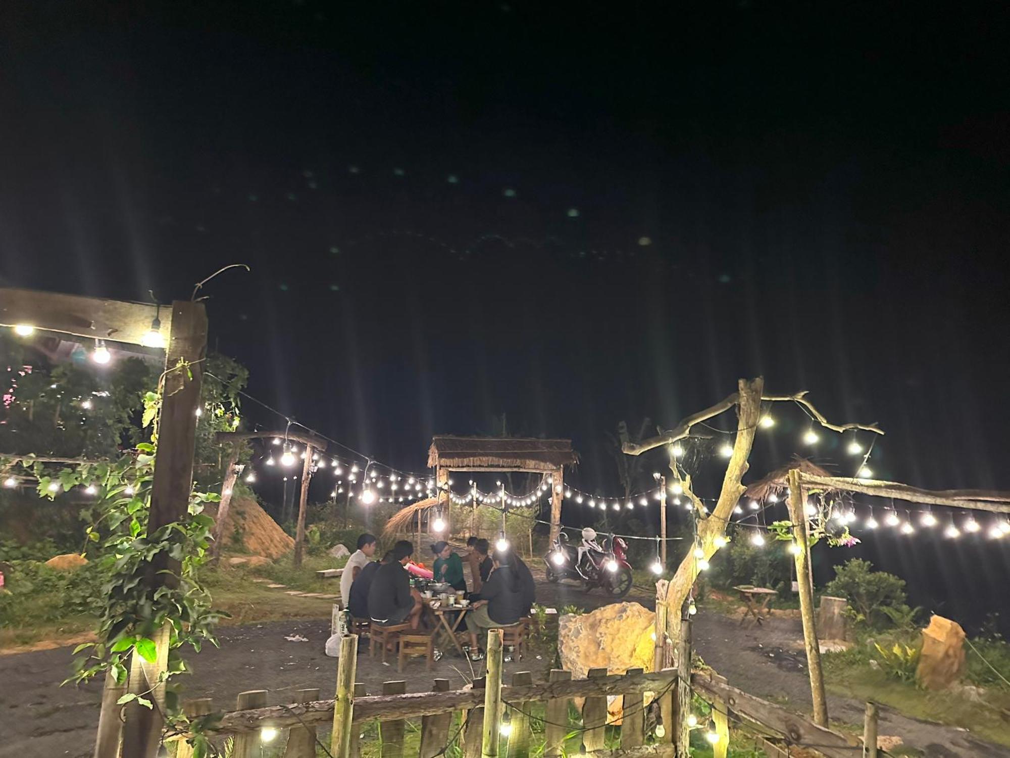 Hotel Coi Nguon Farm Glam Mang Den Kon Von Kla Exterior foto